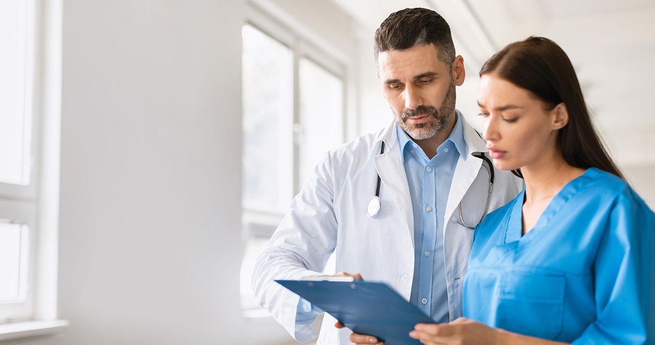 Médecin prenant rendez-vous avec un conseiller Mesdocs