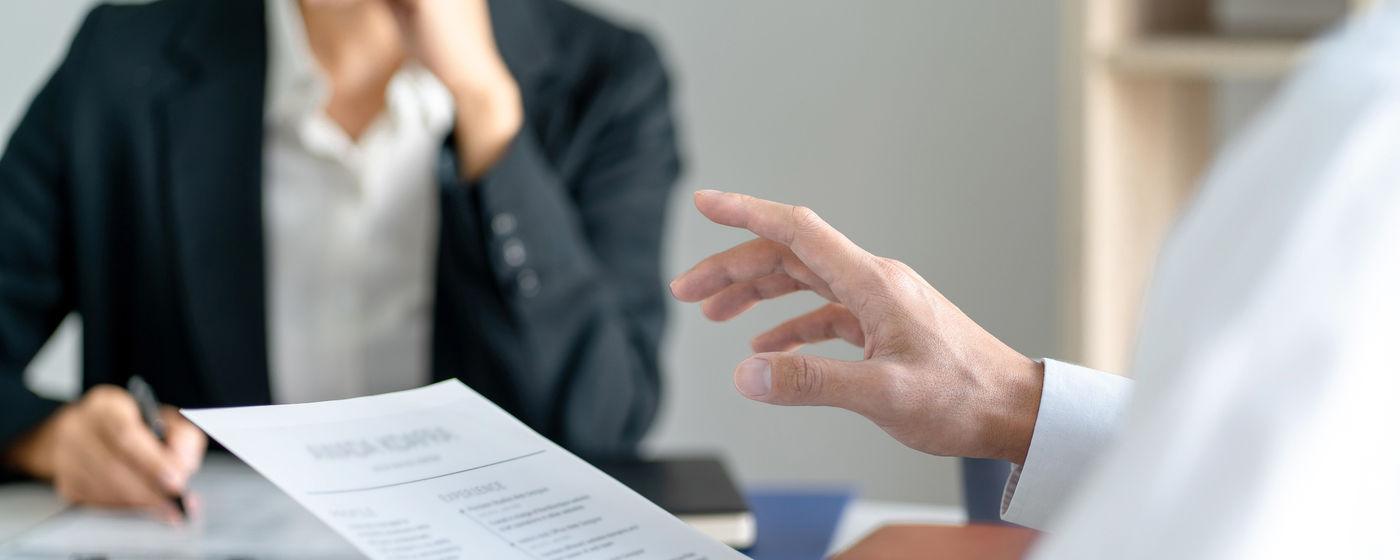Groupe de médecins mutualisant l'emploi d'un assistant médical grâce à l'aide collective CPAM